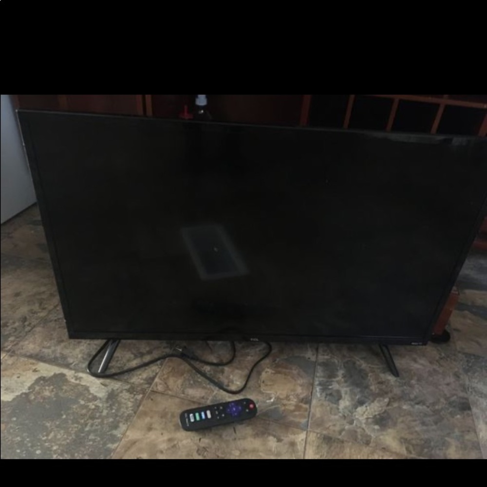 Roku tv - Picture 2 of 3